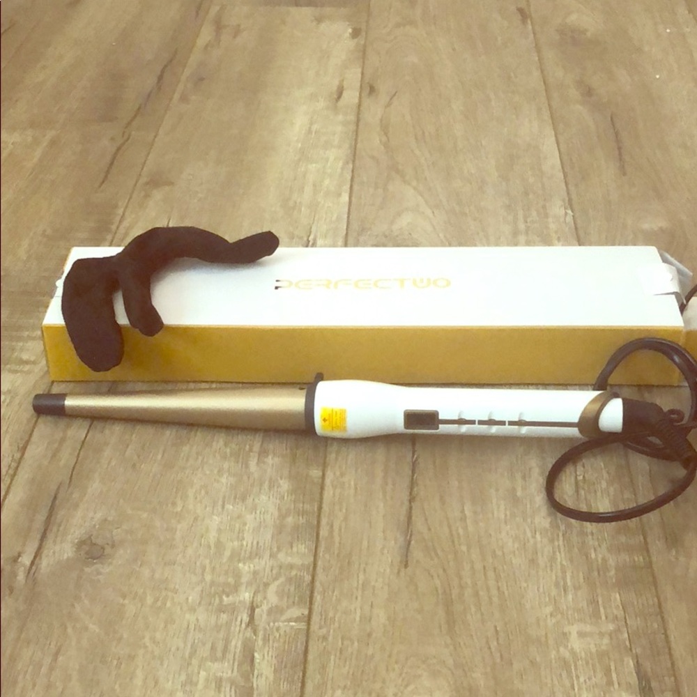 Brand new curling wand